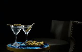 Martini Gin Cocktails mit Oliven