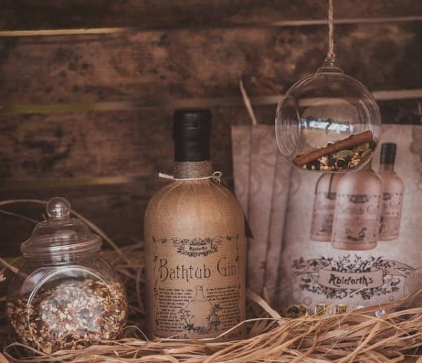 Professor Cornelius Bathtub Gin im Tasting mit passenden Tonic Water