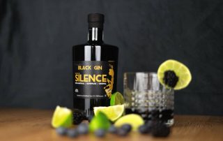 Glory of Silence Black Gin mit Cocktail