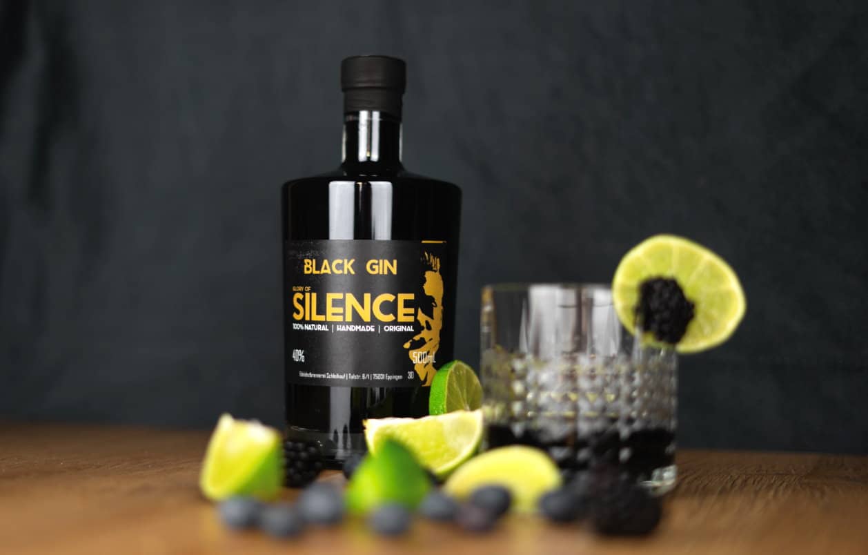 Glory of Silence Black Gin mit Cocktail