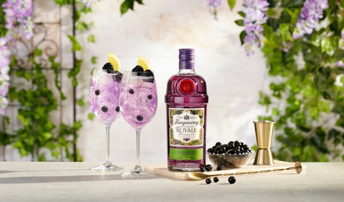 Tanqueray Blackcurrant Royale mit Johannisbeeren & Vanillearomen