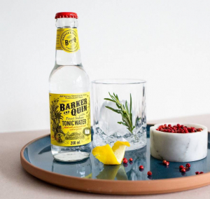 Barker & Quin Tonic Water Flasche mit Cocktail